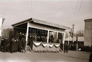 cca 1962 Hatvan, vasutasok eskütétele és avatása, 6 db vintage negatív, 6x9 cm