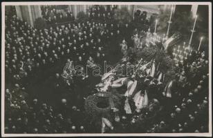 1936. október 10. Gömbös Gyula ravatala, az első sorban ül Horthy Miklós, feliratozott, vintage fotó, 9x14 cm
