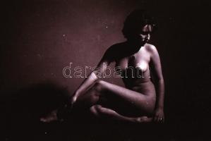 cca 1975 Lányszobából irodába, szállodából ki a szabadba, szolidan erotikus felvételek, 34 db vintag...