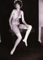 cca 1974 Télen-nyáron, éjjel-nappal, szolidan erotikus felvételek, 26 db vintage negatív, 24x36 mm