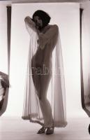 cca 1976 Hétvégi fotózások, szolidan erotikus felvételek, 28 db vintage negatív, 24x36 mm