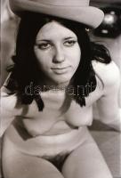 cca 1976 Hétvégi fotózások, szolidan erotikus felvételek, 28 db vintage negatív, 24x36 mm