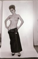 cca 1972 Fantáziaserkentők, szolidan erotikus felvételek, 33 db vintage negatív, 24x36 mm