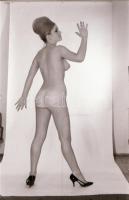 cca 1972 Fantáziaserkentők, szolidan erotikus felvételek, 33 db vintage negatív, 24x36 mm