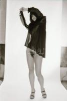 cca 1978 Testbeszéd, szolidan erotikus felvételek, 8 db vintage negatív (24x36 mm) + 5 db mai nagyít...