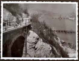 1949 Képek a háború utáni Budapestről. Kb 200 jól komponált, aláírásokkal ellátott fényképet tartalm...