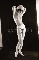 cca 1973 Válogatás az első portfóliók időszakából, szolidan erotikus felvételek, 28 db vintage negat...