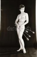 cca 1973 Válogatás az első portfóliók időszakából, szolidan erotikus felvételek, 28 db vintage negat...