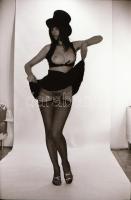 cca 1988 Női praktikák, szolidan erotikus felvételek, 12 db vintage negatív (24x36 mm) + 4 db mai na...