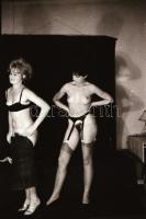 cca 1988 Női praktikák, szolidan erotikus felvételek, 12 db vintage negatív (24x36 mm) + 4 db mai na...