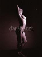 cca 1979 Szolidan erotikus felvételek vegyes tétele, 29 db negatív, 24x36 mm