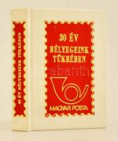 30 év bélyegeink tükrében. Bp., 1975, Magyar Posta. Minikönyv, sorszámozott példány, készült 250 példányban. Műbőr kötésben, jó állapotban.