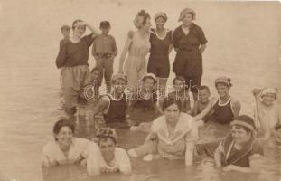 ~1910 Keszthely, fürdőző nők korabeli fürdőruhákban. photo