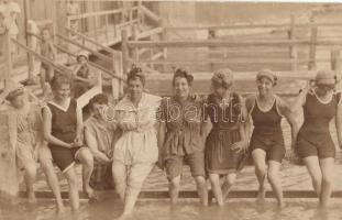 ~1910 Keszthely, fürdőző nők korabeli fürdőruhákban a kabinoknál. photo