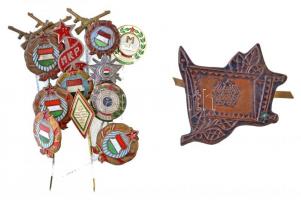 ~14db-os vegyes jelvény és kitűző tétel a szocialista korszakból, legtöbb Népköztársaság címerrel T:2,2-