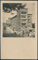 1954 Vincze György MKSZ főtitkár és edzőtáborozó távol-keleti kosarasok aláírásai Galyatetőről küldö...