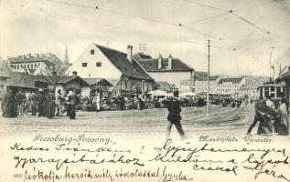 1899 Pozsony, Pressburg, Bratislava; Vásártér, piac árusokkal, Schicht reklám, Bassatt Sándor üzlete / market with vendors, shops (EK)
