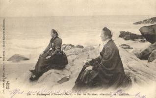 Paimpol (Cótes-du Nord) Sur les Falaises, attendant les Islandais / On the Cliffs, waiting for Icelanders