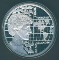 Hollandia 1992. "125 éves a Vöröskereszt" Ag emlékérem, 25,3g T:PP