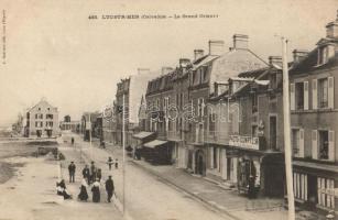 Luc-sur-Mer (Calvados). Le Grand Orient / street view, shops