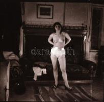 cca 1975 12 db erotikus, pornográf fotónegatív, tekercsben