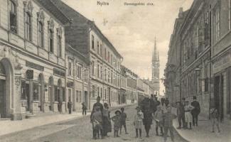 Nyitra, Nitra; Vármegyeház utca, Meitner Miksa cukrászda, Weidl A. üzlete. Huszár István kiadása / street view, pastry shop, confectionery, shops (fl)