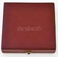 Pátzay Pál (1896-1979) DN "Koszorús nőalak / Emlékül a Magyar Hangosfilm 25. évfordulójára&quot...