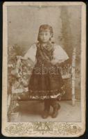 cca 1880 Népviseletes magyar kislány fotója 7x10 cm