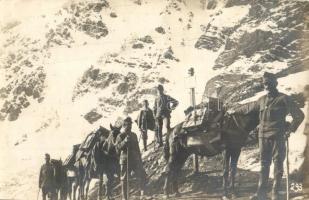 Lőszerutánpótlás szállítás, oszták-magyar katonák a hegyekben / WWI K.u.K. military ammunition convoy, Leo Stainer photo