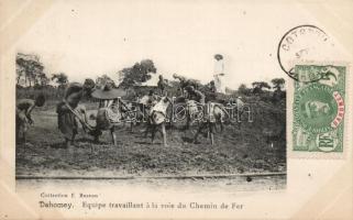 Dahomey, Equipe travaillant a la voie du Chemin de Fer / railway line construction