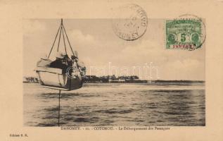 Cotonou, Le Débarquement des Passagers / disembarking of the passengers of a steamship