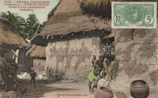 Porto-Novo, Cour dune habitation indigene / indigenous village. TCV card