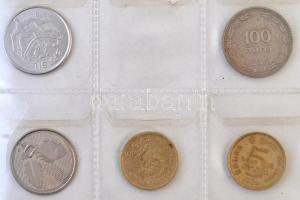 Vegyes: 23db-os fémpénz gyűjtemény, közte forgalmi emlékkiadások és kevés ezüst érme kisalakú albumb...