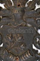 Bronz falidísz családi címerrel, 25×19 cm