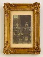 cca 1920-1930 Vasutasok, fotólap, paszpartuban, üvegezett fa keretben, 9,5×6 cm