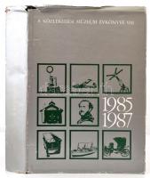 A Közlekedési Múzeum évkönyve VIII. 1985-1987. Szerk.: Czére Béla. Bp, 1988, Közlekedési Dokumentációs Vállalat. Kiadói egészvászon kötésben, kiadói kissé szakadt papír védőborítóval. Megjelent 1000 példányban.