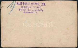 cca 1935 Horthy Miklós kormányzó katonai díszünnepségen, 3 db korabeli fotó, East Press Agency, háto...