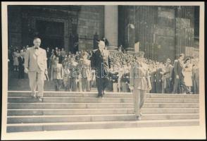 1947 Dinnyés Lajos miniszterelnök katonai kísérettel, Úrnapi körmenetben a Bazilikánál Alberty Antal fotója 13x8 cm