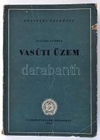 Csanádi György: Vasúti üzem. Bp.,1954, Tankönyvkiadó. Kiadói papírkötés, szakad, kissé viseltes borítóval. Megjelent 1800 példányban.