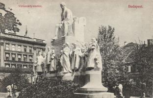 Budapest V. Vorosmarty szobor