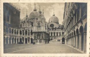 Venice, Venezia; Palazzo Ducale, cortile / palace courtyard (EB)