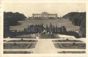 Wien,Vienna, Bécs; Schönbrunn, Blumenparterre, Neptungrotte und Gloriette / castle park