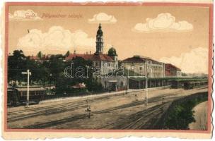 Győr, Vasútállomás a vágányokkal, vonatok, pályaudvar belseje