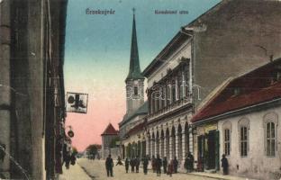 Érsekújvár, Nové Zamky; Komáromi utca, templom, üzletek / street view, church, shops (EK)