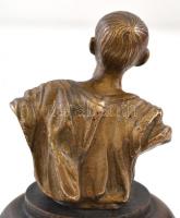 Férfi büszt, réz, fa talapzaton, jelzés nélkül, m: 10 cm