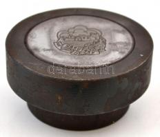 "Vártúrák 1959" feliratú természetjáró jelvény fém nyomódúca, d: 7cm/9,5 cm