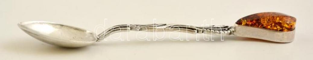 Ezüst(Ag) díszkanál, borostyán kővel, jelzett, h: 13 cm, bruttó: 18,7 g