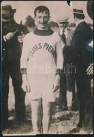 1914 Devienne úr, 800 kilométeres gyaloglás győztese. Korabeli sajtófotó hozzátűzött szöveggel, 12x16 cm / Mr. Devienne. Winner of the 800 km walk. press photo, 12x16 cm