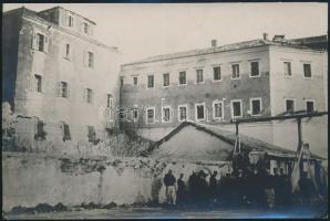 1913 Albán fejedelemség leendő székháza Durazzóban. Korabeli sajtófotó hozzátűzött szöveggel, 12x16 cm /  Albania, Durazzo future ruler's palace. press photo, 12x16 cm