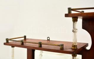 Tükrös fali polc, réz szerelékkel, sérült üveg oszlopokkal, 36×52×15 cm